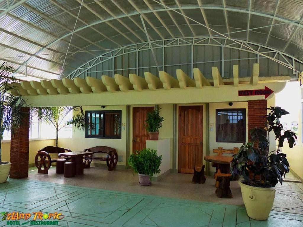 Island Tropic Hotel y Restaurante Alaminos Exterior foto